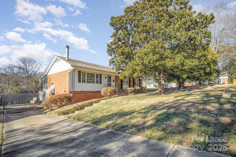 Property image 3 at 4129 Tamerlane Drive, Charlotte, NC 28205