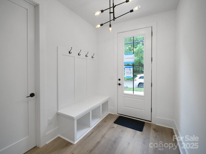 Property image 2 of 2534 Park Rose Lane in Elizabeth, Charlotte, NC 28204