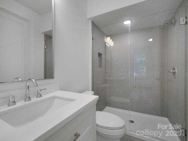 Property image 5 of 2534 Park Rose Lane in Elizabeth, Charlotte, NC 28204