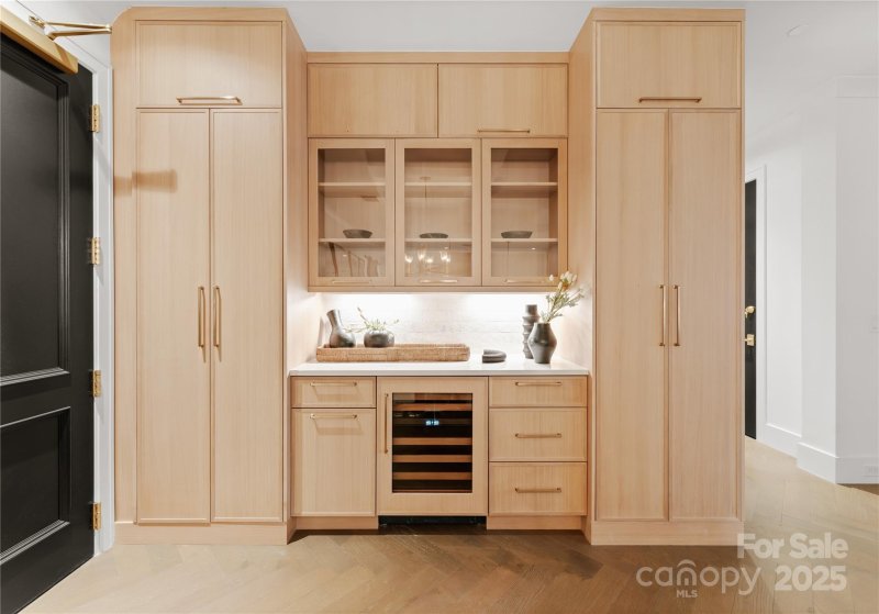 Property image 4 at 130 Cherokee Road, Charlotte, NC 28207