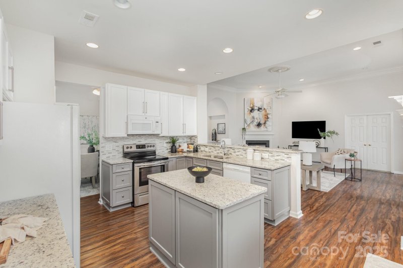 Property image 4 at 9207 Hickory Tree Lane, Charlotte, NC 28277