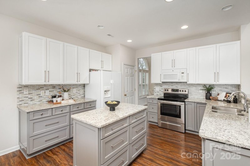 Property image 5 at 9207 Hickory Tree Lane, Charlotte, NC 28277