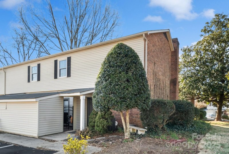 Property image 2 at 5915 Quail Hollow Road, Charlotte, NC 28210