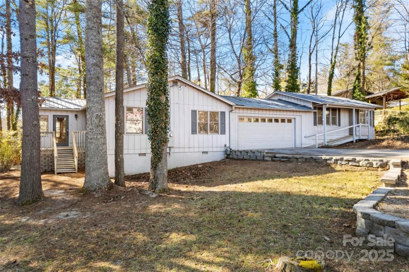 Property image 2 of 550 Kinross Drive in Bonclarken, Flat Rock, NC 28731