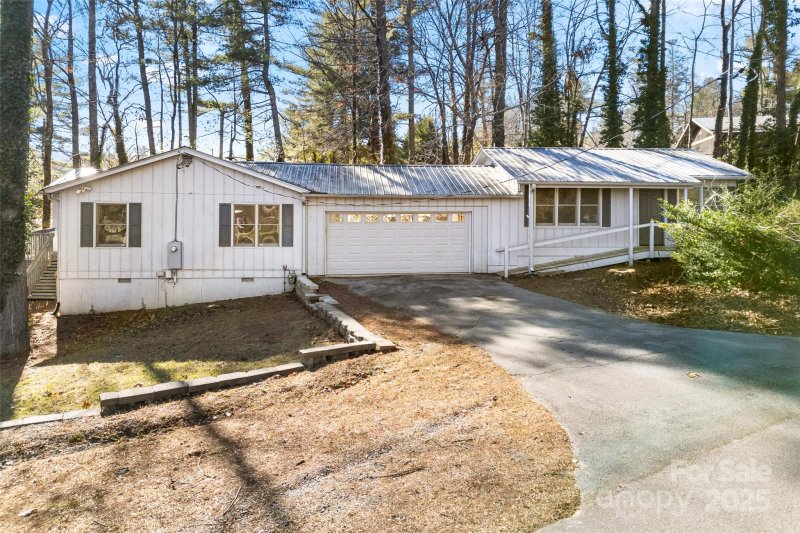 Property image 3 of 550 Kinross Drive in Bonclarken, Flat Rock, NC 28731