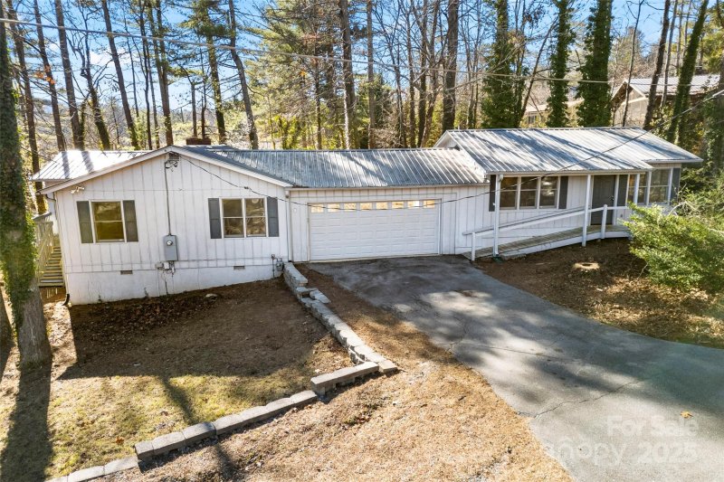 Property image 4 of 550 Kinross Drive in Bonclarken, Flat Rock, NC 28731