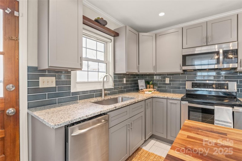 Property image 5 at 941 Squirrel Hill Road, Charlotte, NC 28213