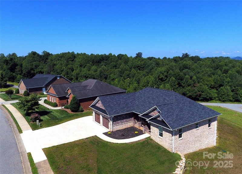 Property image 4 of 418 Huntington Woods Street in Huntington Woods North, Lenoir, NC 28645