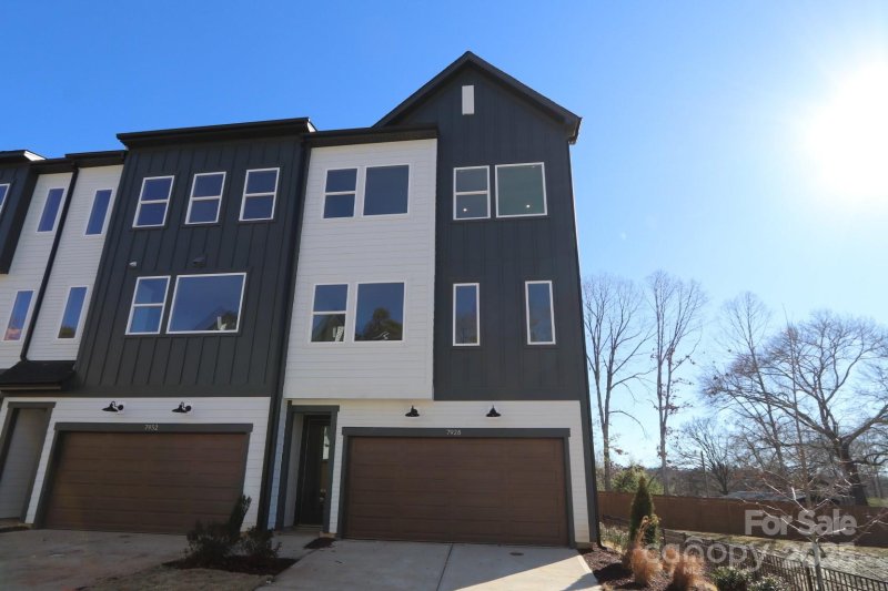 Property image 2 at 8052 Cedarsmith Court, Charlotte, NC 28217