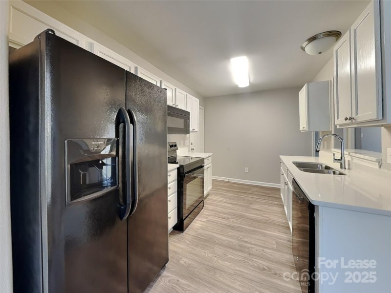 Property image 5 of 6014 Fiddleleaf Court in Kingstree, Charlotte, NC 28215