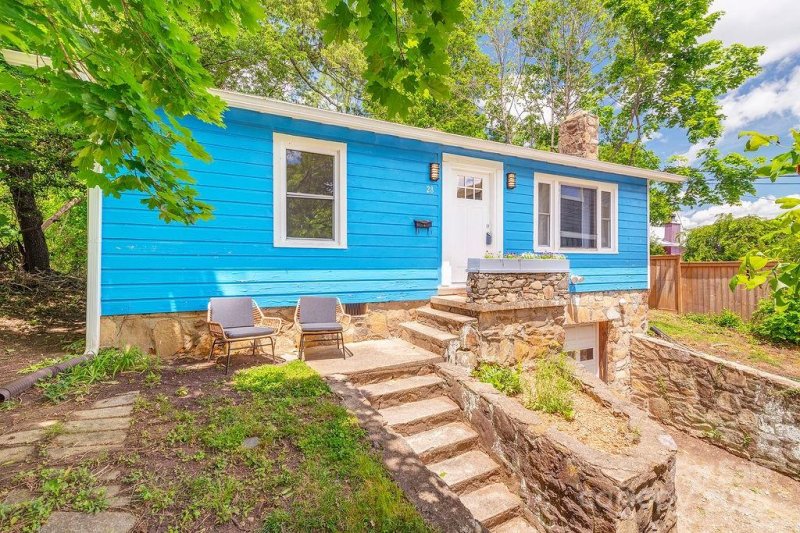 Property image 2 at 28 Robindale Avenue, Asheville, NC 28801