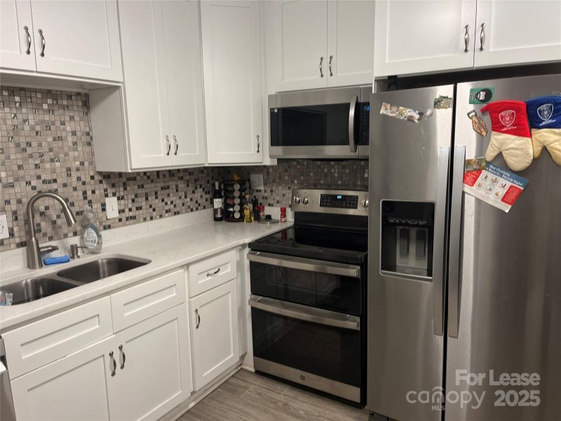 4733 The Plaza Plaza