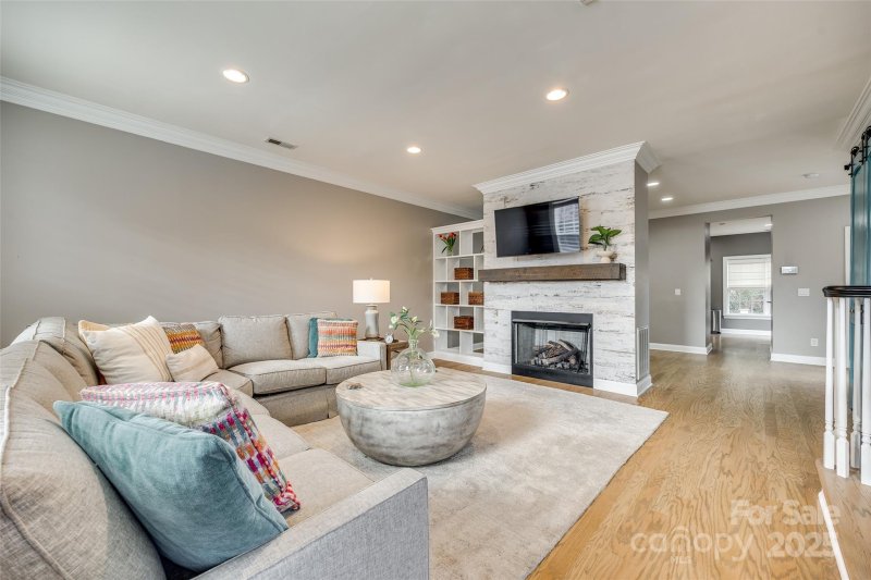 Property image 2 at 9439 Bonnie Briar Circle, Charlotte, NC 28277