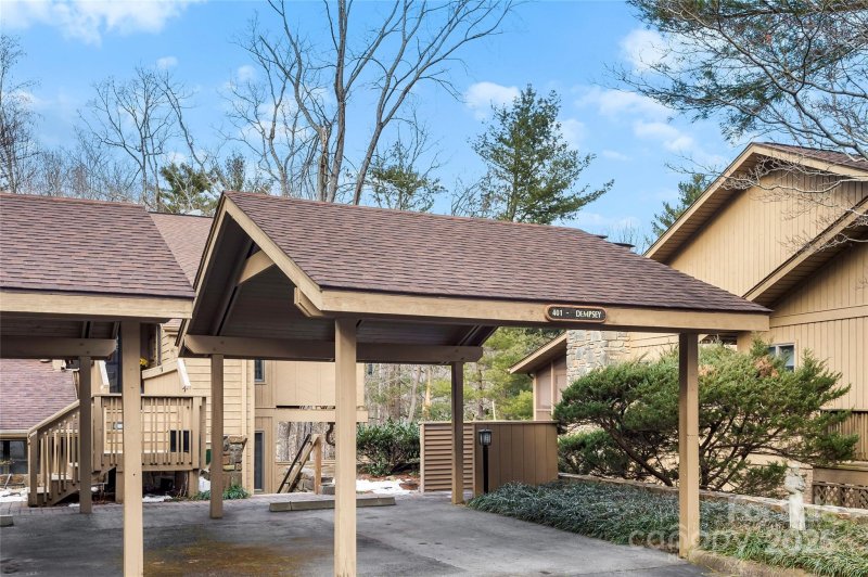 Property image 2 at 401 N Scarlet Oak Lane, Hendersonville, NC 28791