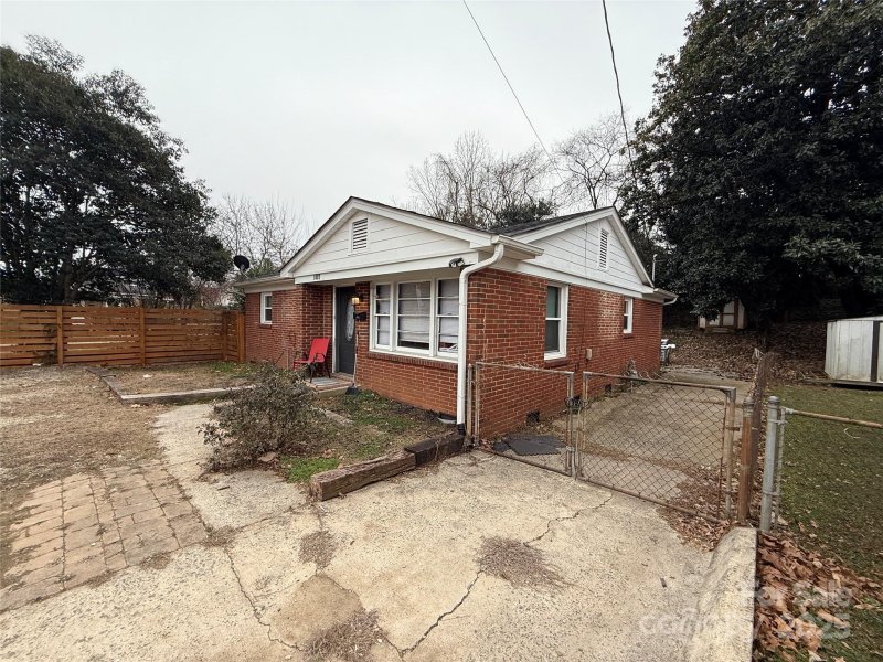 Property image 2 at 1401 Lasalle Street, Charlotte, NC 28216
