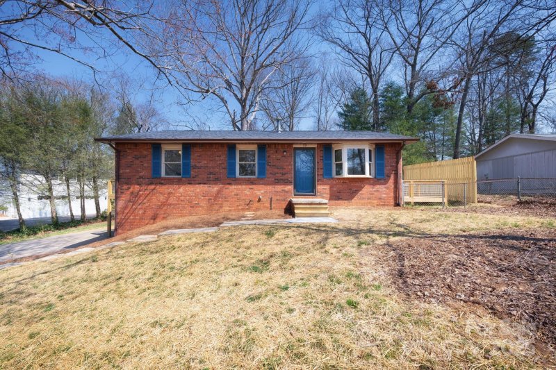 Property image 2 at 29 Evelake Drive, Asheville, NC 28806