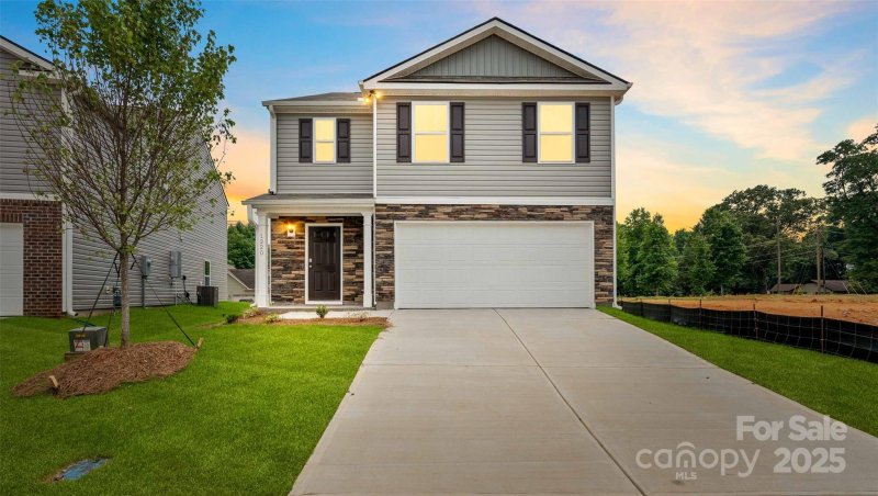 Property image 2 of 1020 20th Avenue Way in Huffman Ridge, Hickory, NC 28602