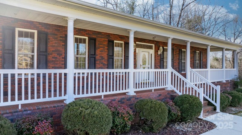 Property image 2 of 3023 Woodstream Drive in Ramblewoods, Valdese, NC 28690