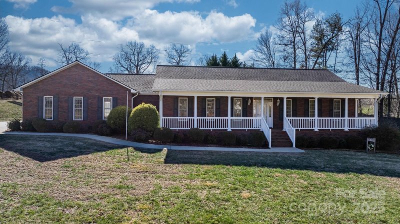 Property image 5 of 3023 Woodstream Drive in Ramblewoods, Valdese, NC 28690