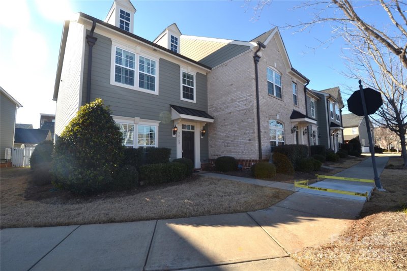 20102 Lamp Lighters Way