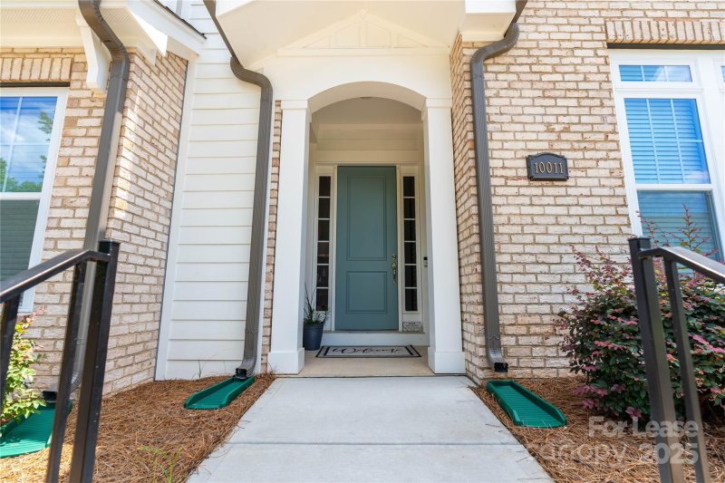 Property image 2 at 10011 Wayfair Meadow Court, Charlotte, NC 28277