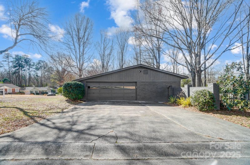 Property image 4 at 1139 Shady Bluff Drive, Charlotte, NC 28211