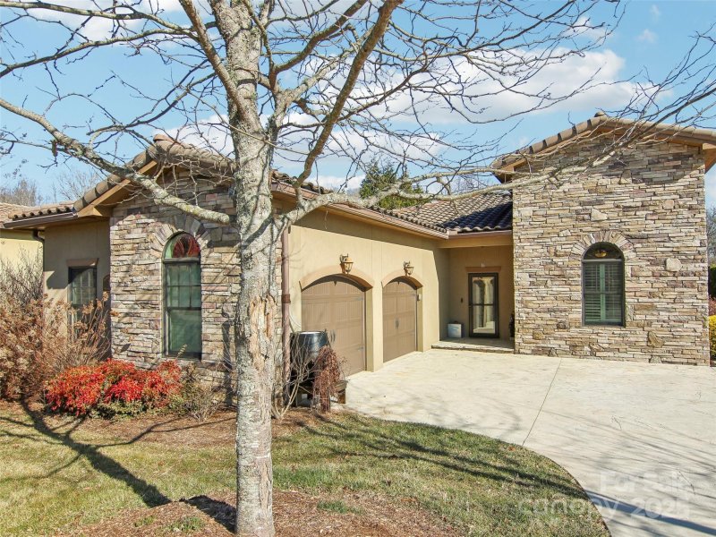 Property image 4 at 16 Pacifico Drive, Asheville, NC 28806