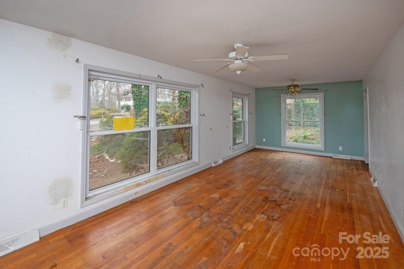 Property image 4 at 218 Kingsway Circle, Charlotte, NC 28214