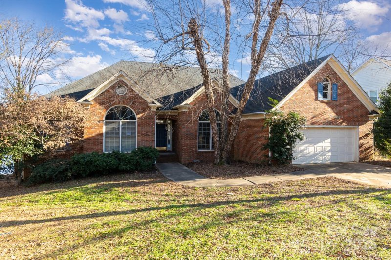 4907 Foxbriar Trail