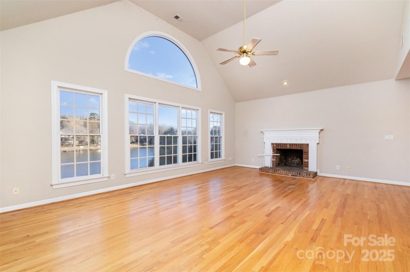 Property image 3 at 4907 Foxbriar Trail, Charlotte, NC 28269