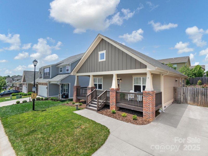 Property image 2 of 9 Hyde Park Place in Hyde Park, Arden, NC 28704