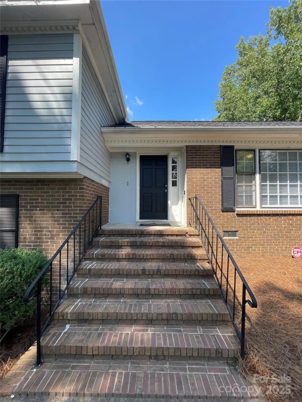 Property image 3 at 1615 Bonnie Lane, Charlotte, NC 28213