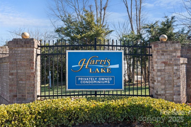 Property image 4 at 5818 Harris Grove Lane, Charlotte, NC 28212