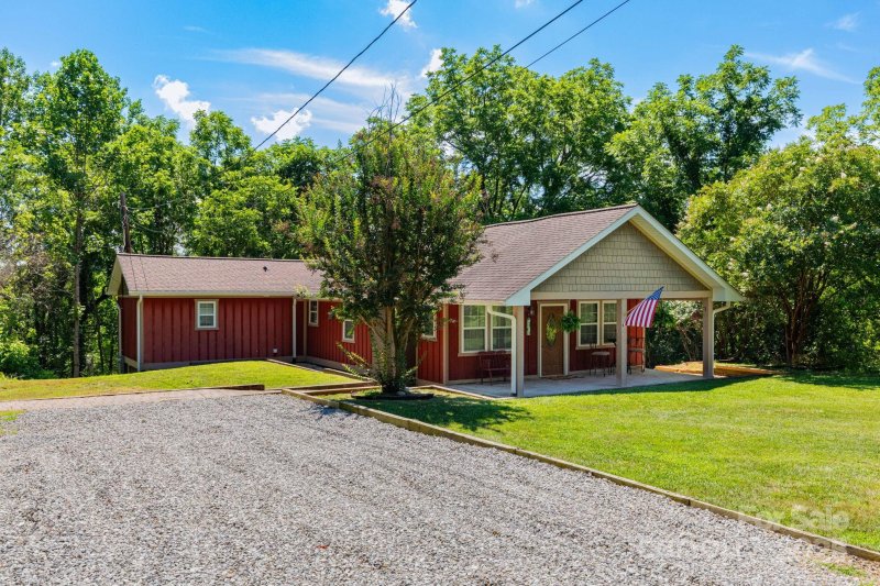Property image 5 of 15 Weaver Hill Road in Haw Creek, Asheville, NC 28805