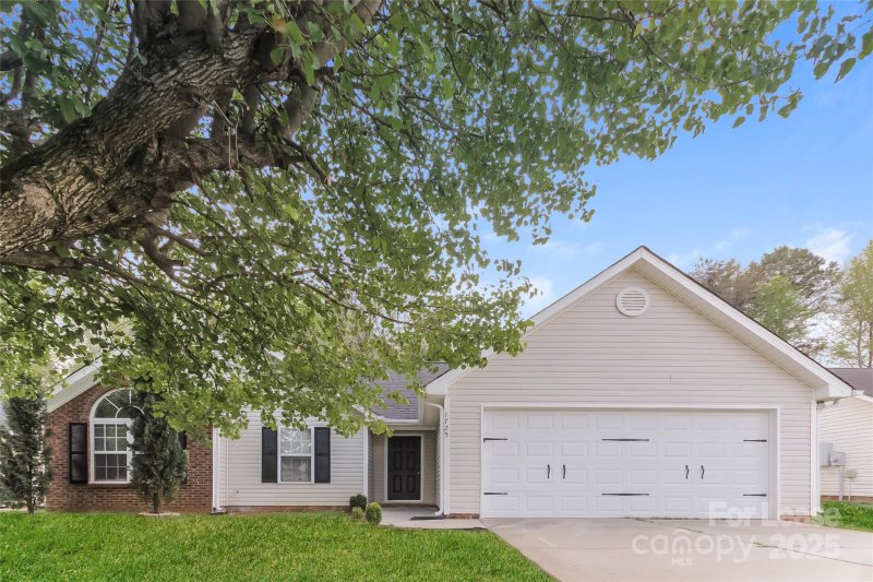 Property image 3 at 1725 Clooney Lane, Charlotte, NC 28262