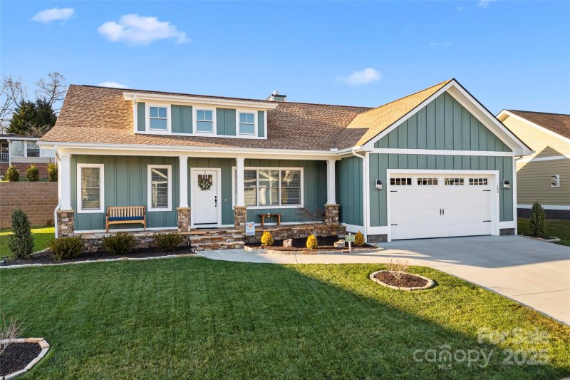 Property image 2 at 102 Olde Oak Way, Hendersonville, NC 28792