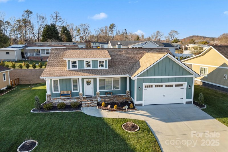 Property image 3 at 102 Olde Oak Way, Hendersonville, NC 28792