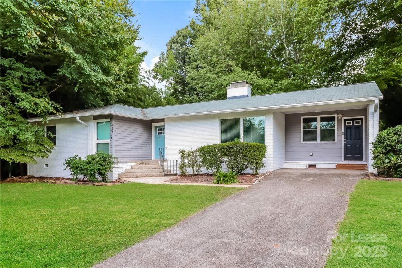 Property image 3 at 966 Blackberry Circle, Charlotte, NC 28209