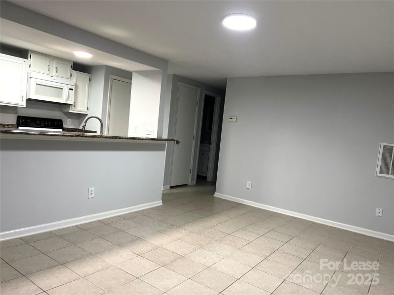 Property image 2 at 1624 Arlyn Circle, Charlotte, NC 28213