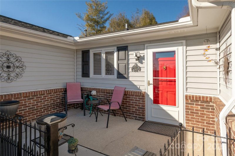 Property image 3 at 40 Doanbury Court, Hendersonville, NC 28792