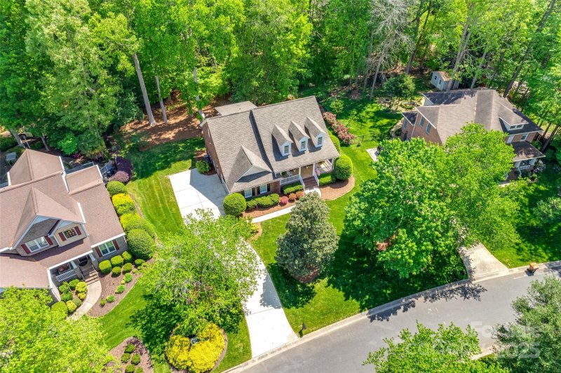 Property image 2 at 908 Thorn Ridge Lane, Lake Wylie, SC 29710