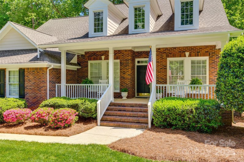 Property image 3 at 908 Thorn Ridge Lane, Lake Wylie, SC 29710