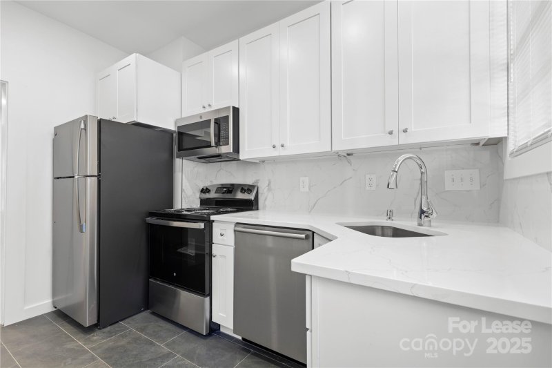 Property image 3 at 2112 Crescent Avenue, Charlotte, NC 28207