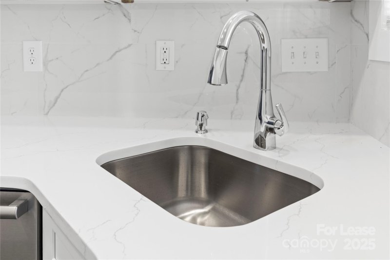 Property image 5 at 2112 Crescent Avenue, Charlotte, NC 28207