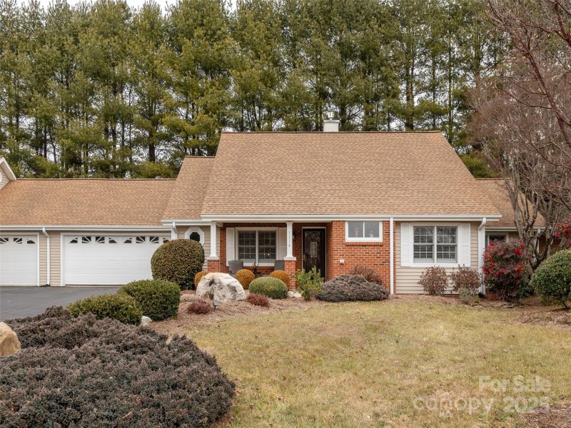 Property image 2 at 1114 Citation Circle, Hendersonville, NC 28739