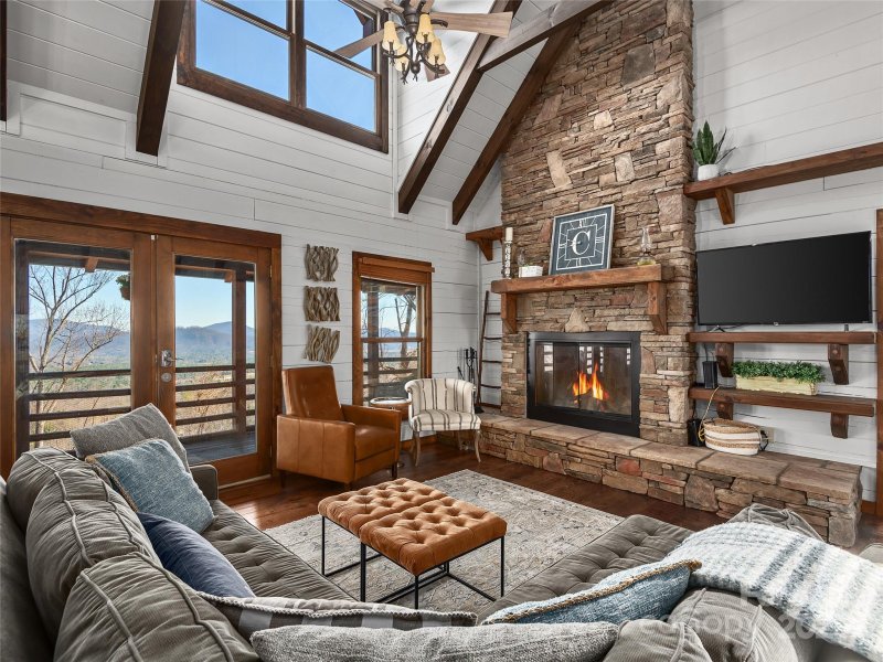 Property image 5 of 25 Crestwood Drive in Royal Pines, Arden, NC 28704