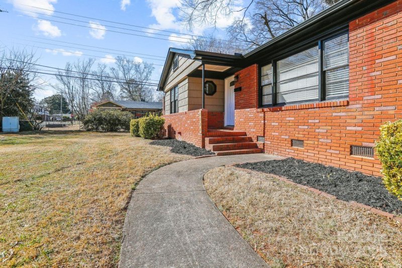 Property image 4 at 2200 Cornwall Street, Charlotte, NC 28205