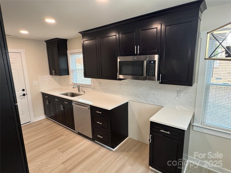 Property image 5 at 757 Bilmark Avenue, Charlotte, NC 28213