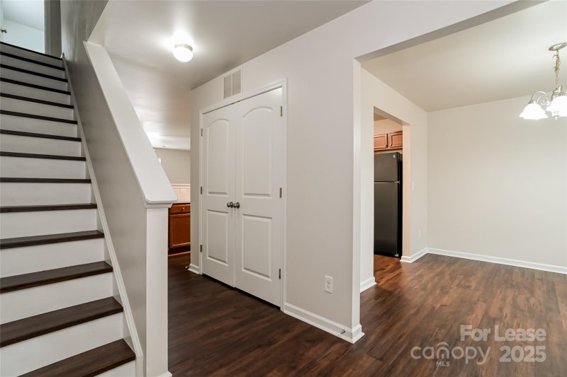Property image 4 at 202 Ravenridge Court, Charlotte, NC 28216