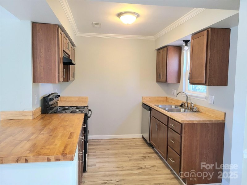 Property image 2 at 6301 Blue Jay Lane, Charlotte, NC 28227